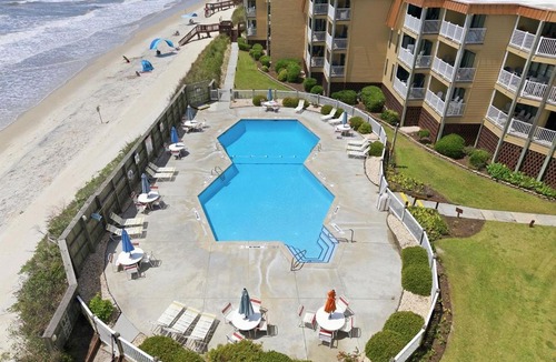 Sneads Ferry Apartment | Kingfisher Oceanfront Condo w Pool & Elevator