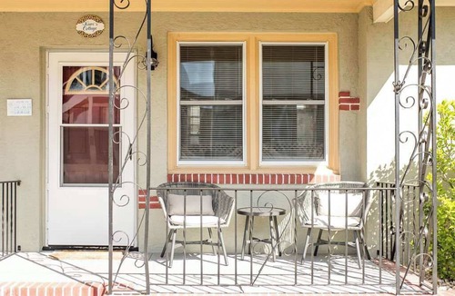 Wildwood Apartment | Kiwi's Cottage, 1.5 Blocks to Beach and Boardwalk, Pet Friendly
