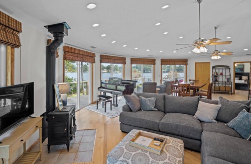 Oriental House | Knot Lost with gorgeous water views