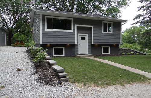 Knoxville House | Knoxville's BEST! Private Acreage! Close to town & 3 acres to enjoy!