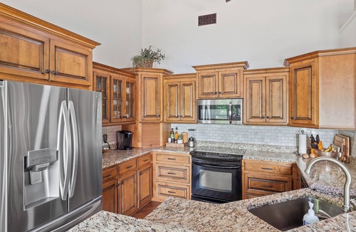 Stoney Point Landing House | L & L Lodge - Six bedrooms! Pet-Friendly!