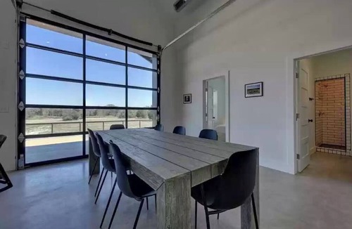 Ledbetter House | L Star Ranch Modern Barndominium - 15 minutes from Round Top!