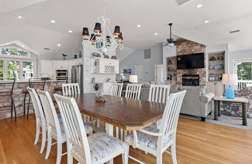 Corolla Light House | La Dolce Vita: Soundfront, Shared Pool, Hot Tub