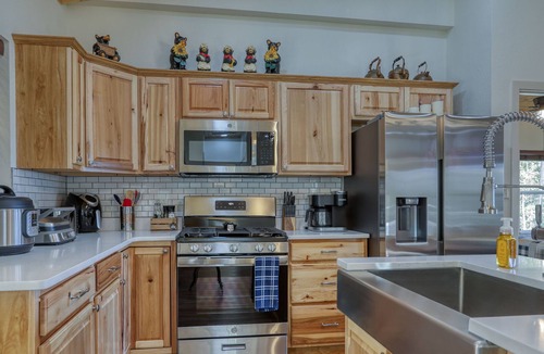 Cosby Cabin | La Hacienda Under the Sun - 2 Bedrooms, 2 Baths, Sleeps 4 by RedAwning