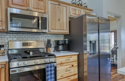 Cosby Cabin | La Hacienda Under the Sun - 2 Bedrooms, 2 Baths, Sleeps 4 by RedAwning