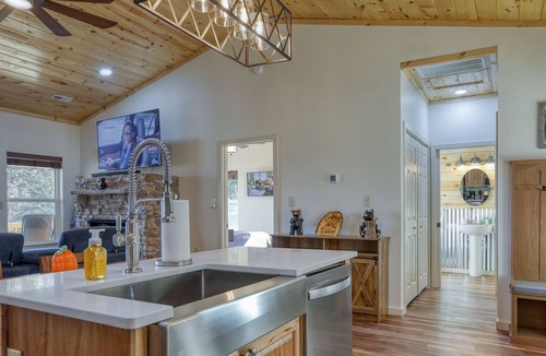 Cosby Cabin | La Hacienda Under the Sun - 2 Bedrooms, 2 Baths, Sleeps 4 by RedAwning