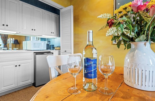 Reva Apartment | La Paris- Prince Michel Vineyard & Winery
