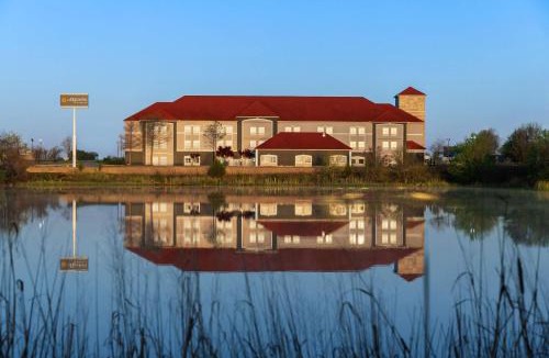 Shawnee Hotel | La Quinta by Wyndham Shawnee