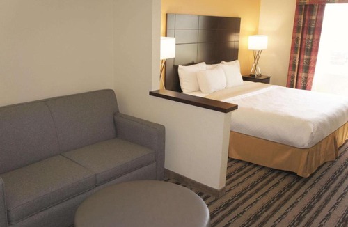 Lincoln Hotel | La Quinta Inn by Wyndham Lincoln, Nebraska