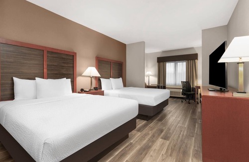 Midwest City Hotel | La Quinta Inn & Suites by Wyndham Midwest City - Tinker AFB