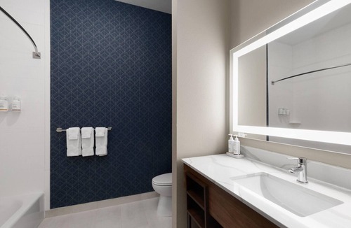 Athens Hotel | La Quinta Inn & Suites by Wyndham Athens I-65