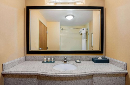 Edgewood Hotel | La Quinta Inn & Suites by Wyndham Bel Air/I-95 Exit 77A