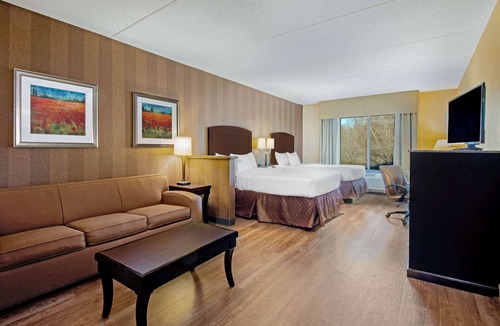 Edgewood Hotel | La Quinta Inn & Suites by Wyndham Bel Air/I-95 Exit 77A