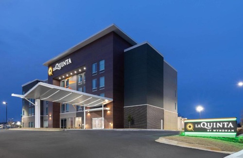 Athens Hotel | La Quinta Inn & Suites by Wyndham Athens I-65