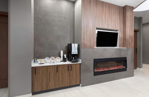 Athens Hotel | La Quinta Inn & Suites by Wyndham Athens I-65