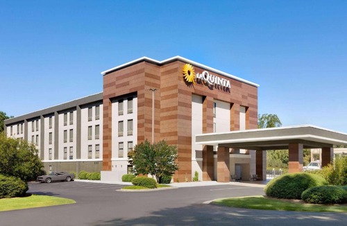 Selma Hotel | La Quinta Inn & Suites by Wyndham Selma/Smithfield I-95