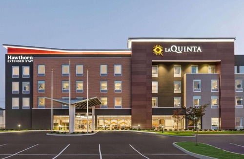 Mount Laurel Hotel | La Quinta Inn & Suites by Wyndham Mount Laurel Moorestown