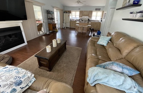 Beach Haven West House | Lagoon front Retreat - Pets welcome