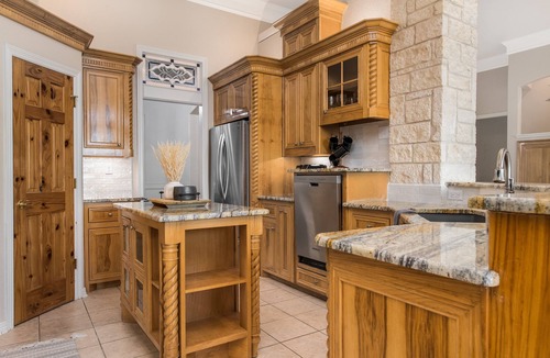 Belton House | Lake Access! 10 Acre Retreat, Pool and Hot tub