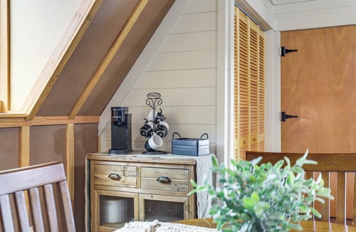 Cartersville Apartment | Lake Allatoona Area Studio w/2 Decks & Farm Views