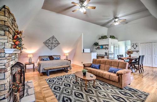 Cartersville Apartment | Lake Allatoona Area Studio w/Pool and Views!