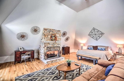Cartersville Apartment | Lake Allatoona Area Studio w/Pool and Views!