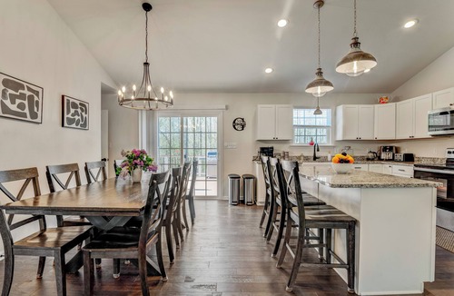 Livingston House | Lake Anna Cabin-Sauna, Cold Plunge, Private Trail, Gazebo, Yoga Studio