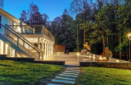 Livingston House | Lake Anna Cabin-Sauna, Cold Plunge, Private Trail, Gazebo, Yoga Studio