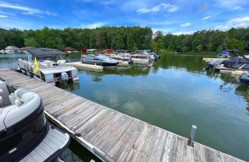 Blue Water Ski Chalet | Lake Anna Cottage w Community Beach & Boat Launch