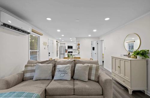 Blue Water Ski Chalet | Lake Anna Cottage w Community Beach & Boat Launch