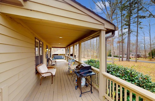 Bumpass House | Lake Anna home on large corner lot with kayaks, paddleboard, firepit & grill
