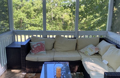 Livingston House | Lake Anna Public Side One Bedroom & Full Bathroom and is a room rental!