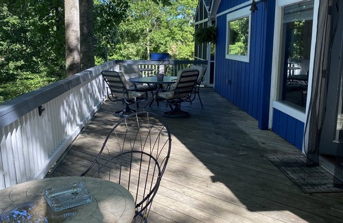 Livingston House | Lake Anna Public Side One Bedroom & Full Bathroom and is a room rental!