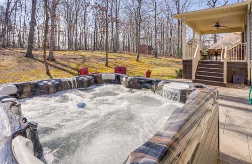 Windwood Coves Apartment | Lake Anna Retreat w/Private Beach, Hot Tub Access
