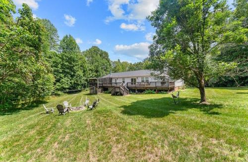 Bumpass House | Lake Anna Water Access Slps 8 Boat Slip Hammock and Volleyball