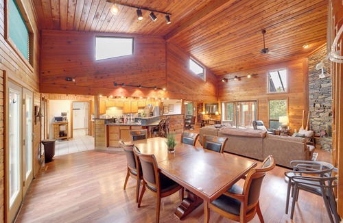 Longtown Cabin | Lake Eufaula Cabin w/Dock at Nine Marina