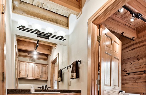 Sylvan Shores Cabin | Lake Forest Luxury Log Cabins