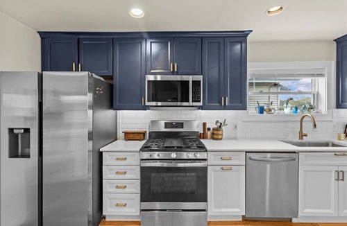 Interlaken House | Lake Front 4-bedroom 2.5 bath with AC in Asbury Park. Walk to beach & town.