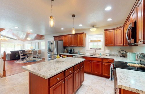 Ten Mile House | Lake Front house on Watts Bar Lake with large private dock, 2 screen porches
