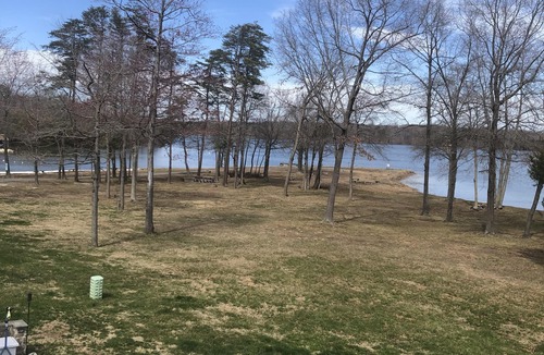 Mineral House | Lake Front next to Brewery with Boat Slip and Tennis Court