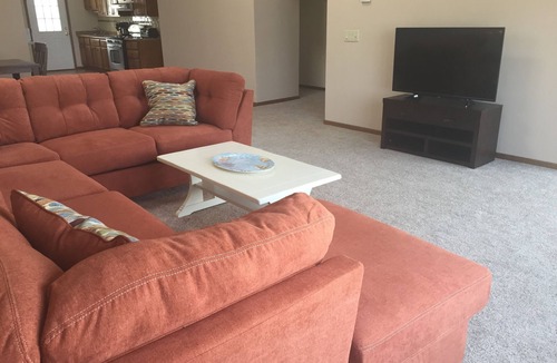 Wall House | Lake Front Spacious 3 Bdrm Rental on Silver Lake -Steps to the Beach
