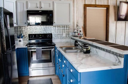 Groveoak Cabin | Lake Guntersville Cabin |Pet Friendly | Fenced Yard | Fire Pit - Coco Chateau