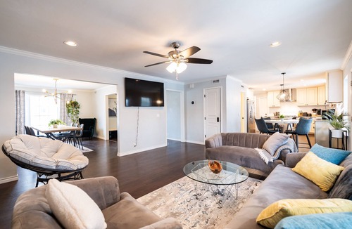 Quail Creek Villa | LAKE HEFNER 🎣 SWIMMING POOL 🏊 HOT TUB GAME ROOM 🎱 POOL TABLE 🐶