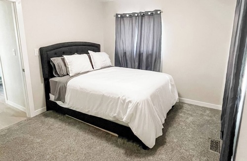 Whitetail House | Lake house on 5 acres 15 min walk to the beach or short drive down to the water