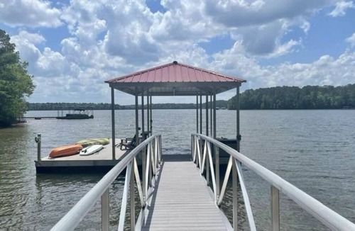 LaGrange House | Lake House