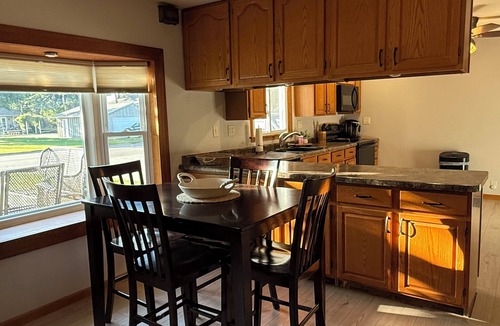 Clear Lake House | Lake It Easy Walk or Bike to the Beach!