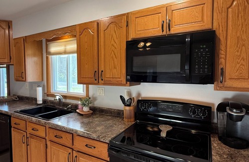 Clear Lake House | Lake It Easy Walk or Bike to the Beach!