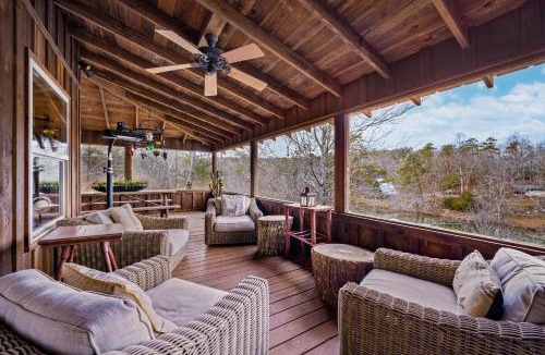 Mentone House | Lake Lahusage Front - Private Dock, Game Room