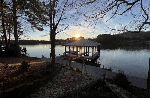Rainbow City House | Lake Life! 4 BR Waterfront Home on Neely Henry