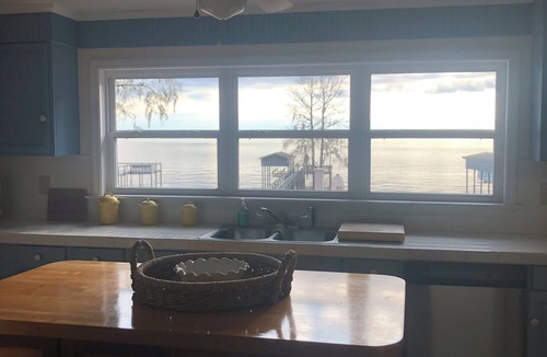 Summerton House | Lake life paradise! Spacious 5 bedroom lakefront with new covered dock